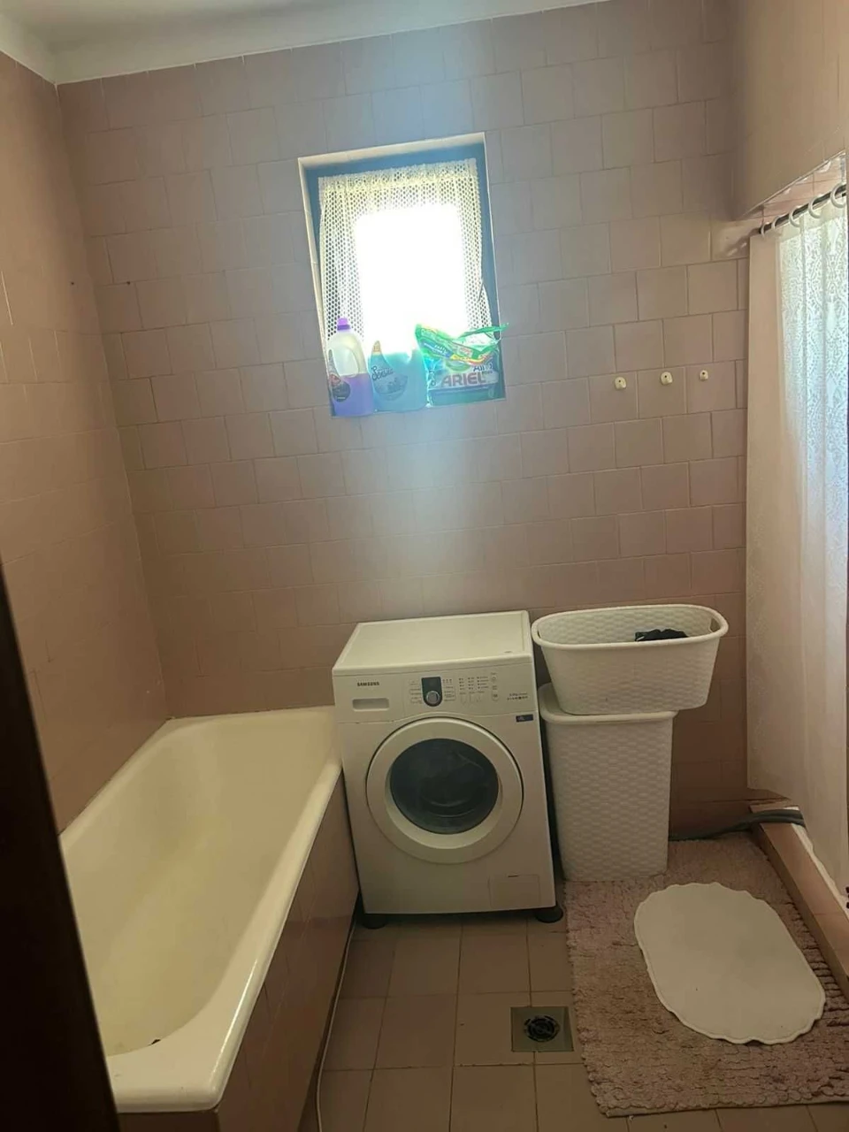 Продається просторий двоповерховий будинок у м. Тячів. Ціну