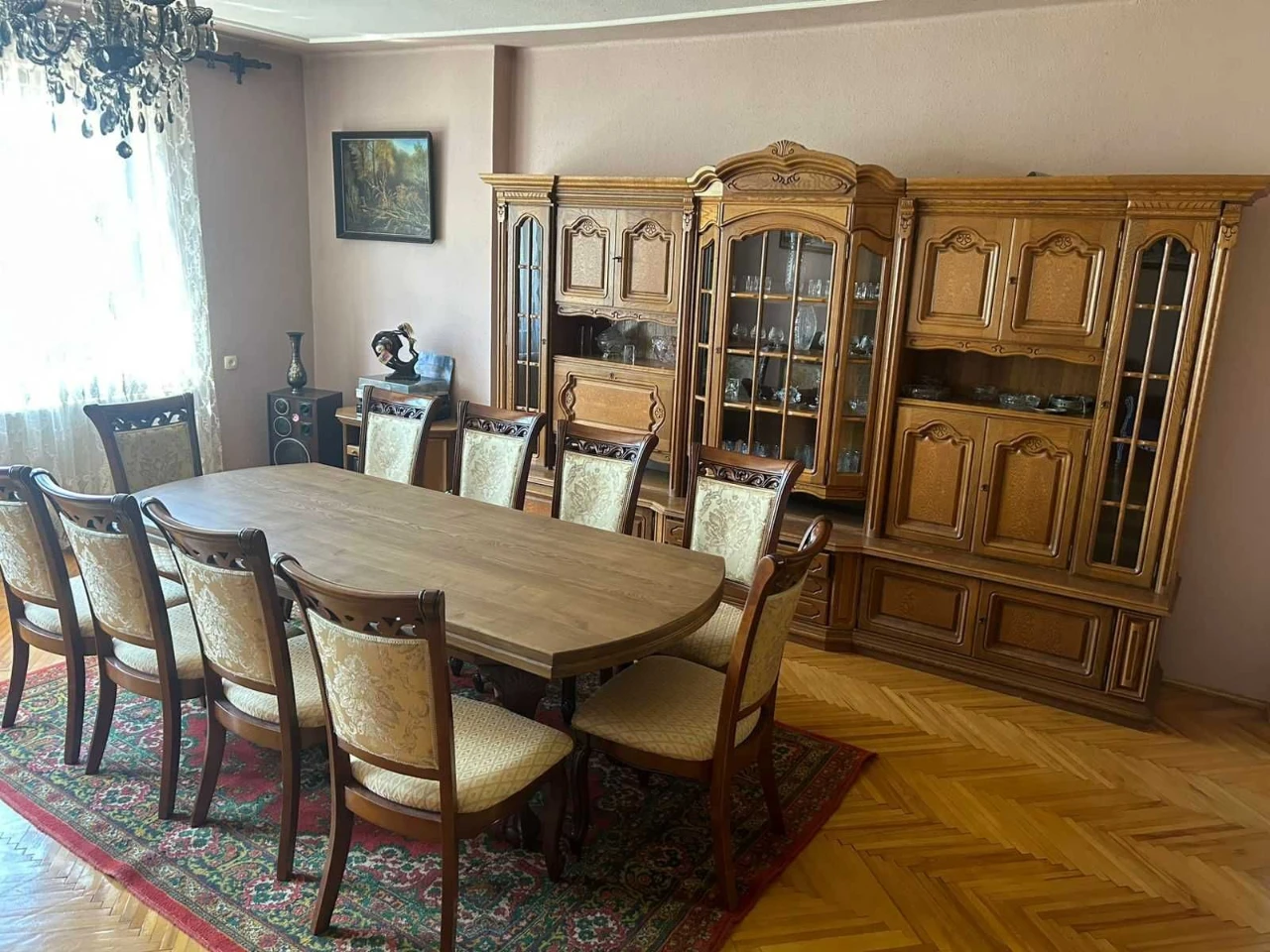 Продається просторий двоповерховий будинок у м. Тячів. Ціну