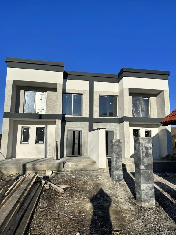 Котедж Будинок Дюплекс 150 м.кв Місто Тячів Квартира