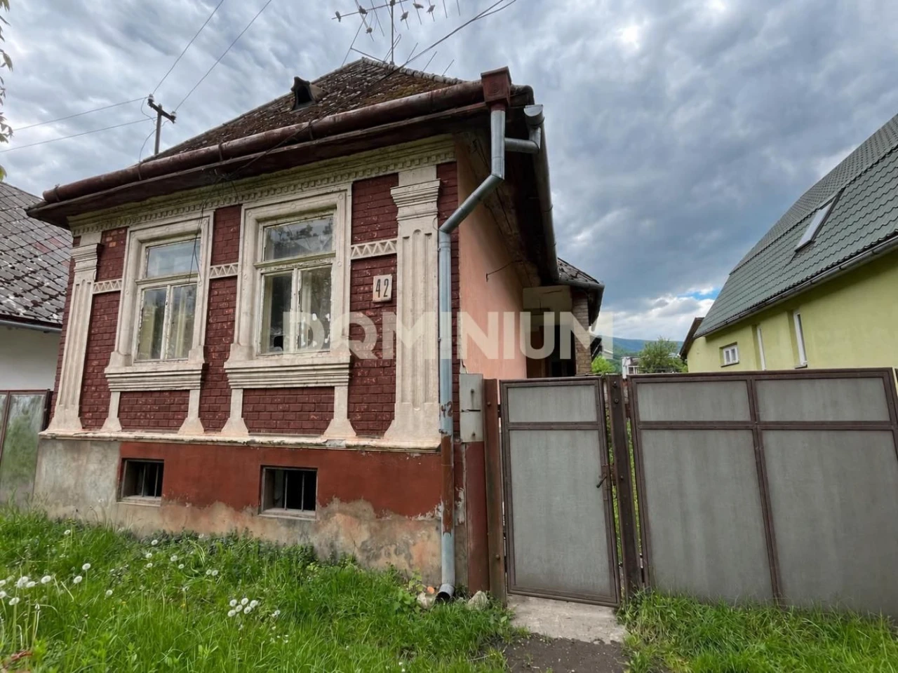 Продається будинок в м.Тячів з видом на гори.