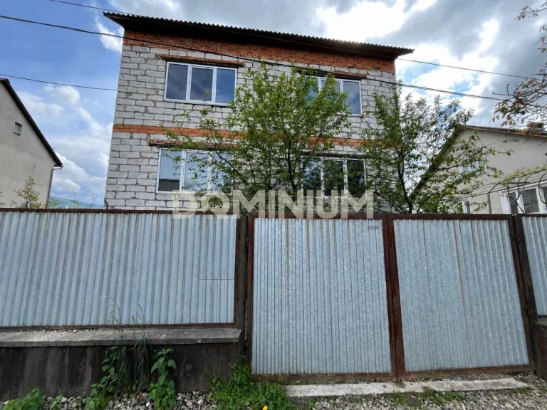 Продається будинок в м.Тячів