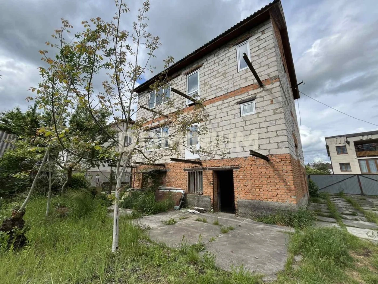 Продається будинок в м.Тячів