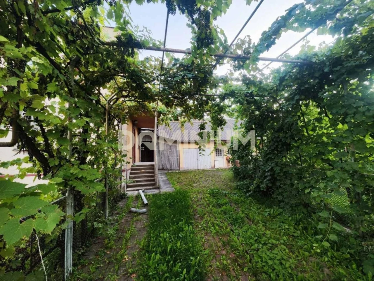 Продаж двоповерхового будинку в м.Тячів