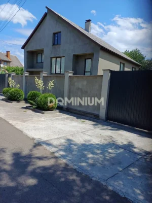 Продається просторий сучасний будинок у чудовій локації з ви