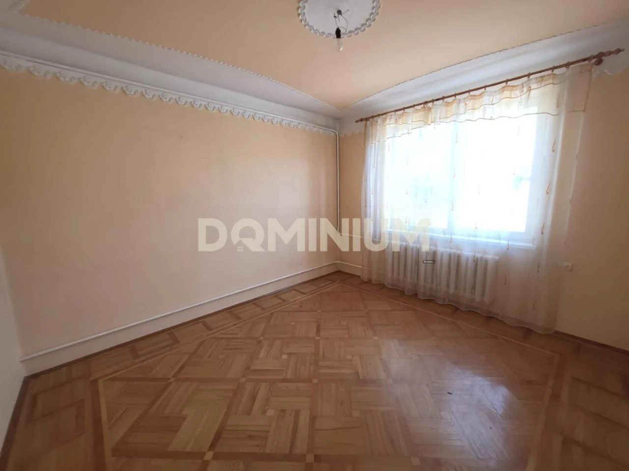 Продається двоповерховий будинок в м.Тячів