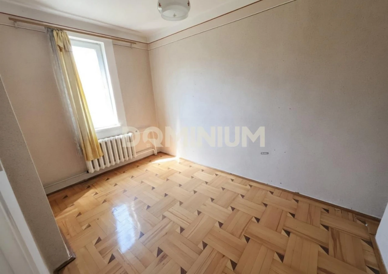 Продається двоповерховий будинок в м.Тячів