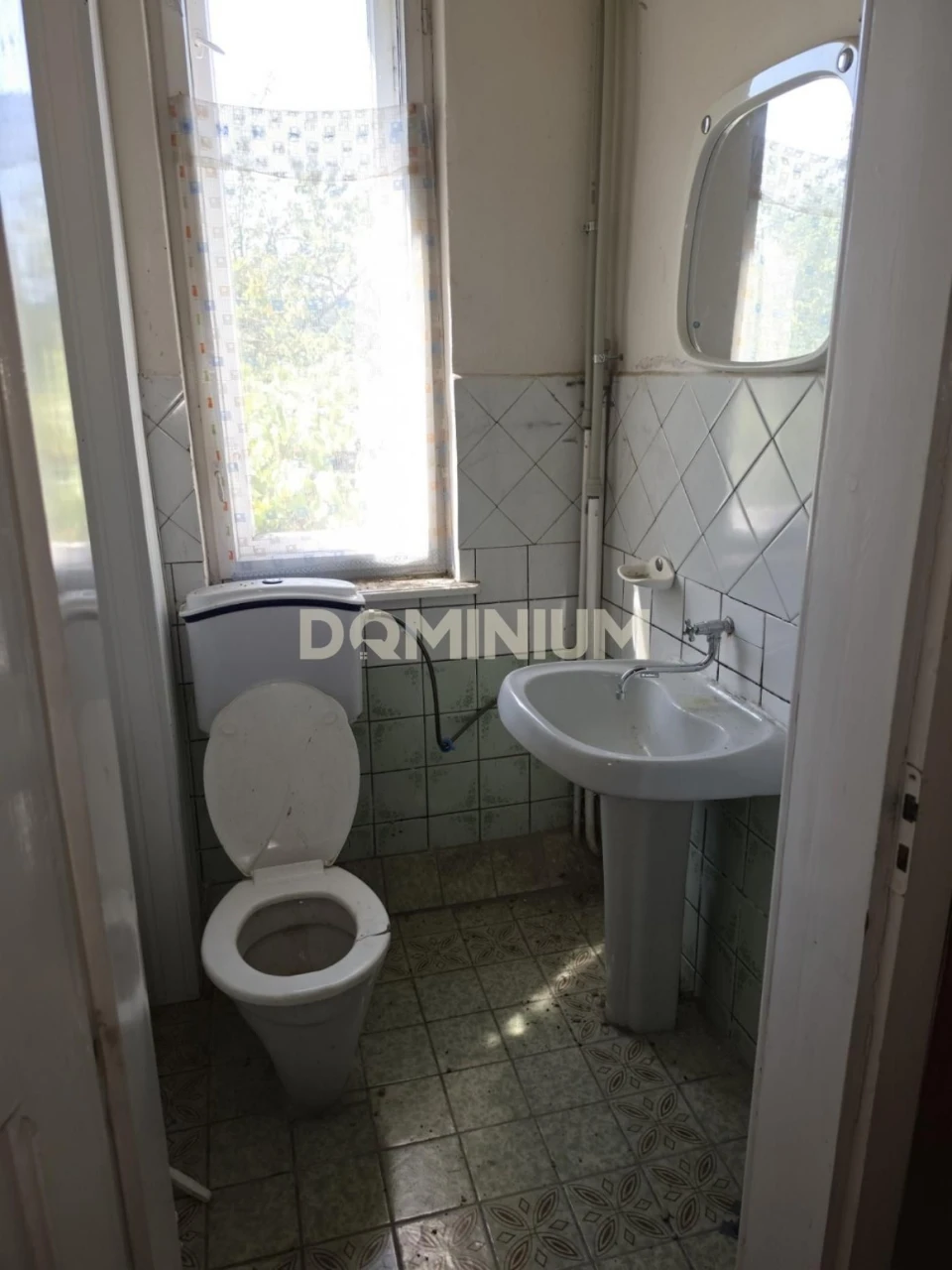 Продається двоповерховий будинок в м.Тячів