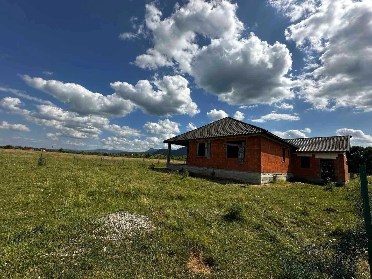 Продається недобудова в м. Тячів