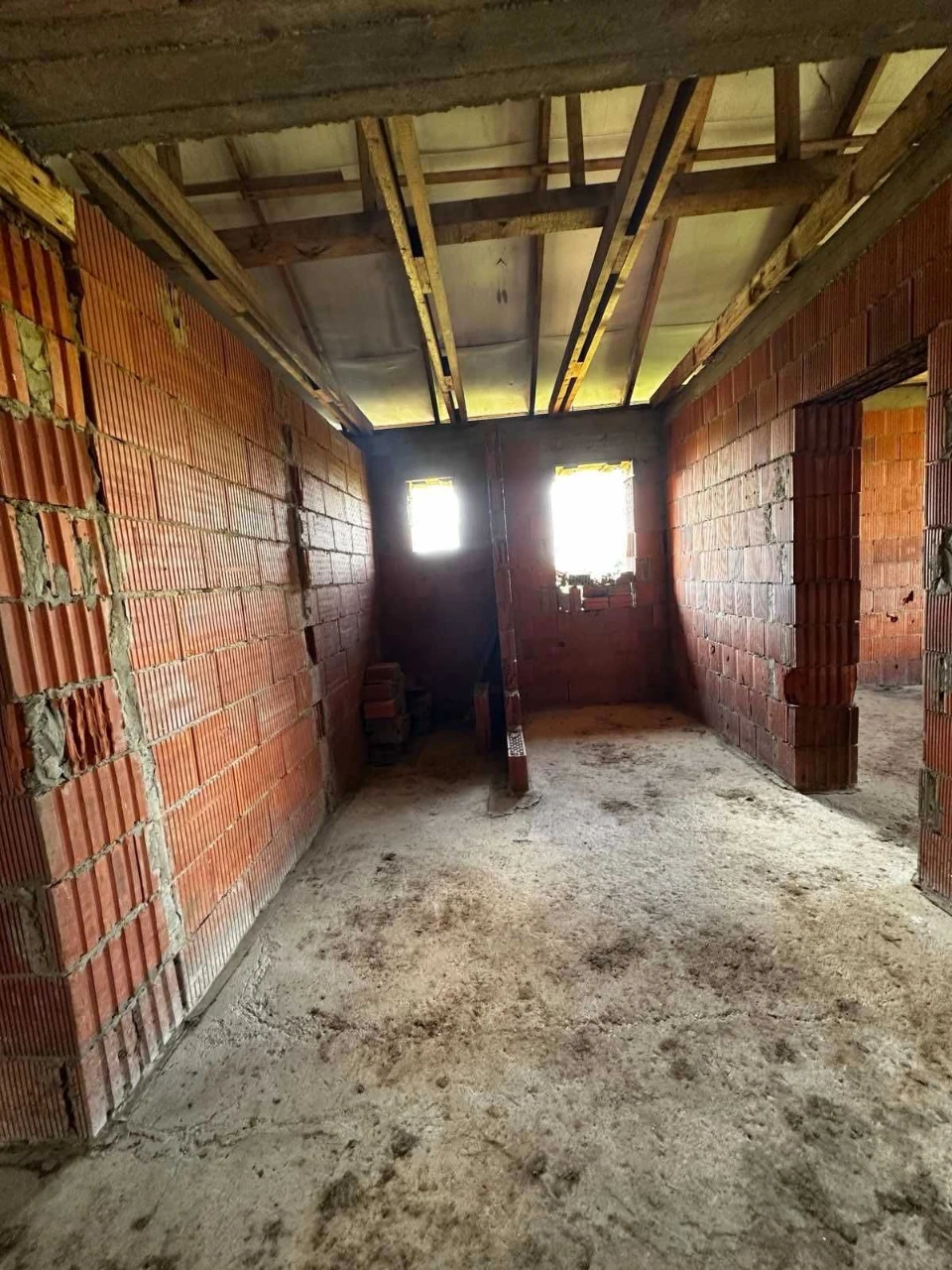 Продається недобудова в м. Тячів
