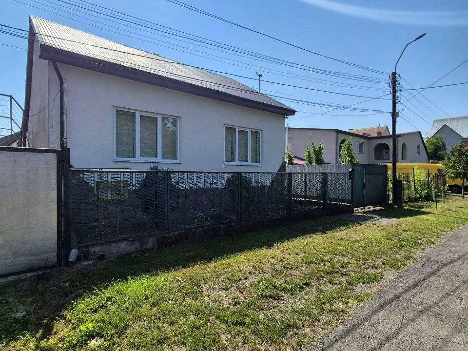 Будинок. Тячів, Травнева