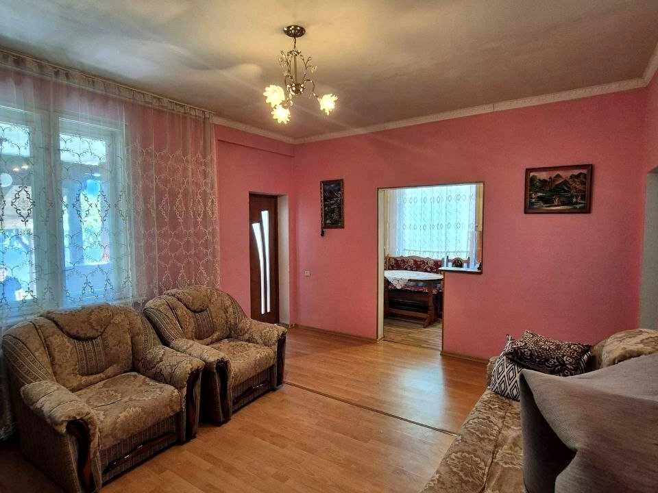 Будинок. Тячів, Травнева