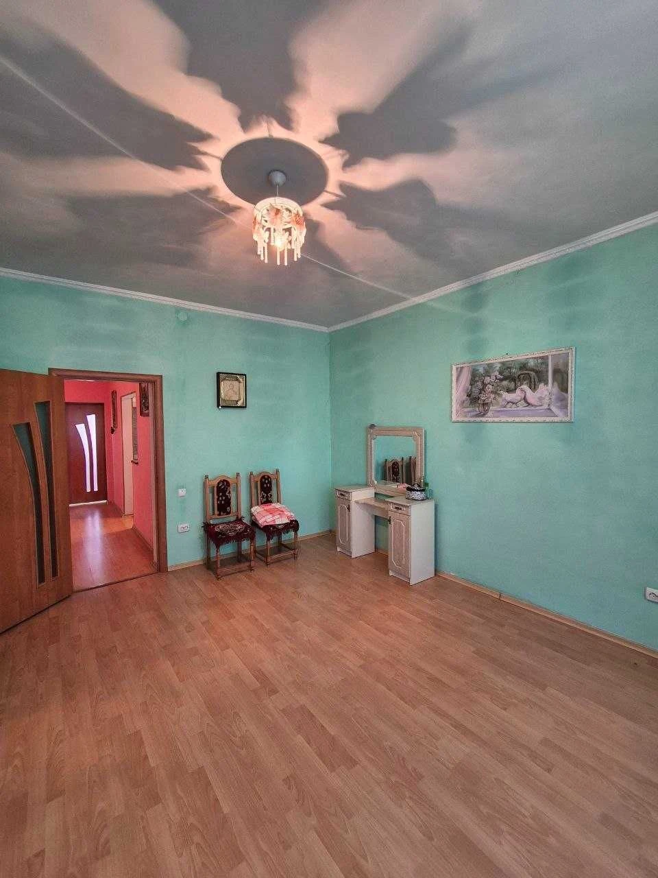Продаж затишного будинку в м. Тячів з просторою ділянкою