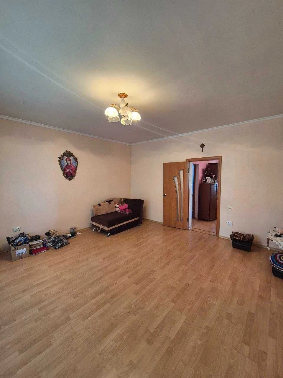 Продаж затишного будинку в м. Тячів з просторою ділянкою