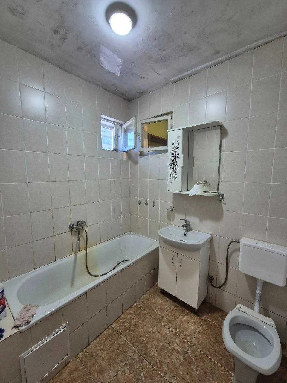 Продаж будинку в м. Тячів — вул. Промислова