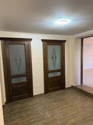 Продається просторий будинок у місті Тячів