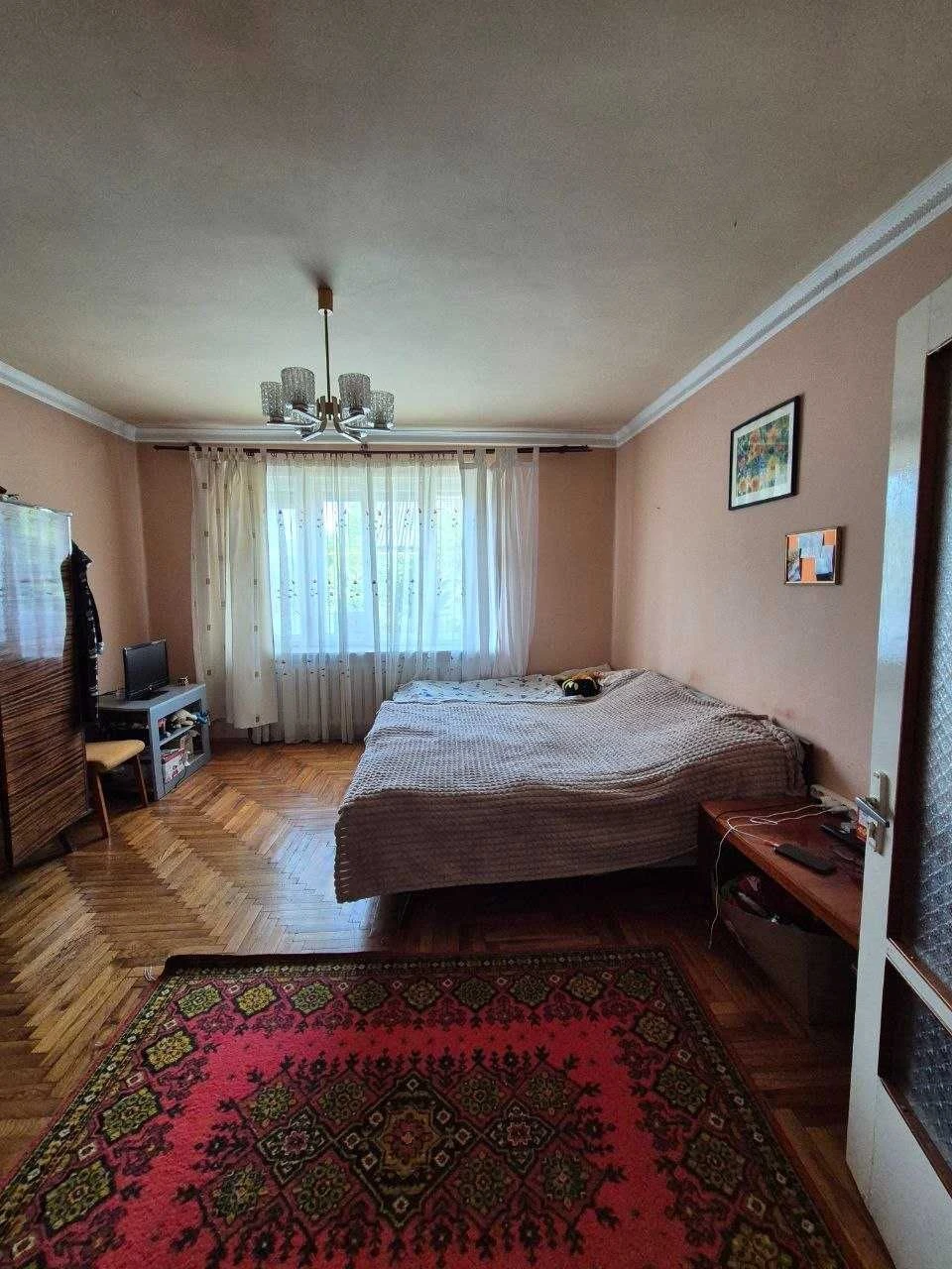 Продається капітальний цегляний будинок з літньою кухнею та