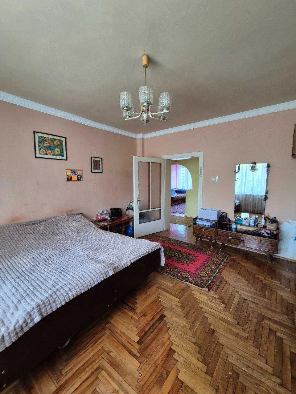 Продається капітальний цегляний будинок з літньою кухнею та