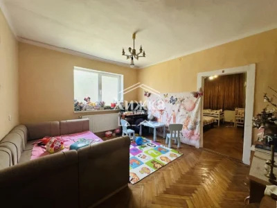 Продається будинок у м. Хуст