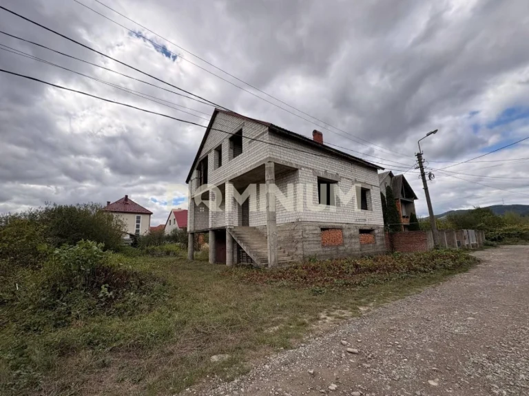 Продається будинок в м. Хуст Закарпатська область