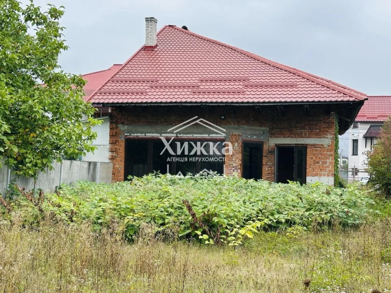Продається сучасна новобудова у м. Хуст
