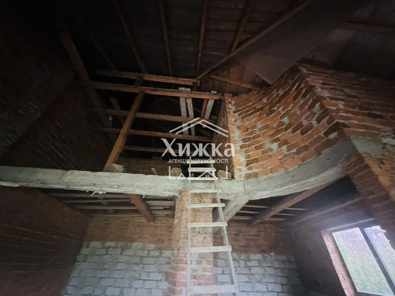 Продається сучасна новобудова у м. Хуст
