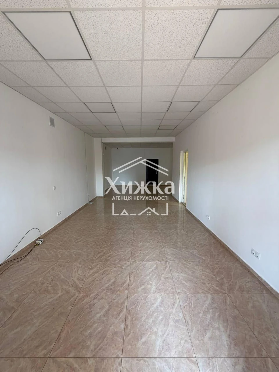 сучасна комерційна будівля 205 м² у центрі с. Рокосово з мож
