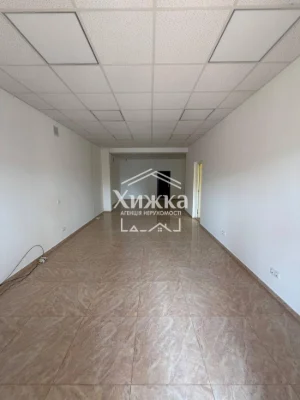 сучасна комерційна будівля 205 м² у центрі с. Рокосово з мож