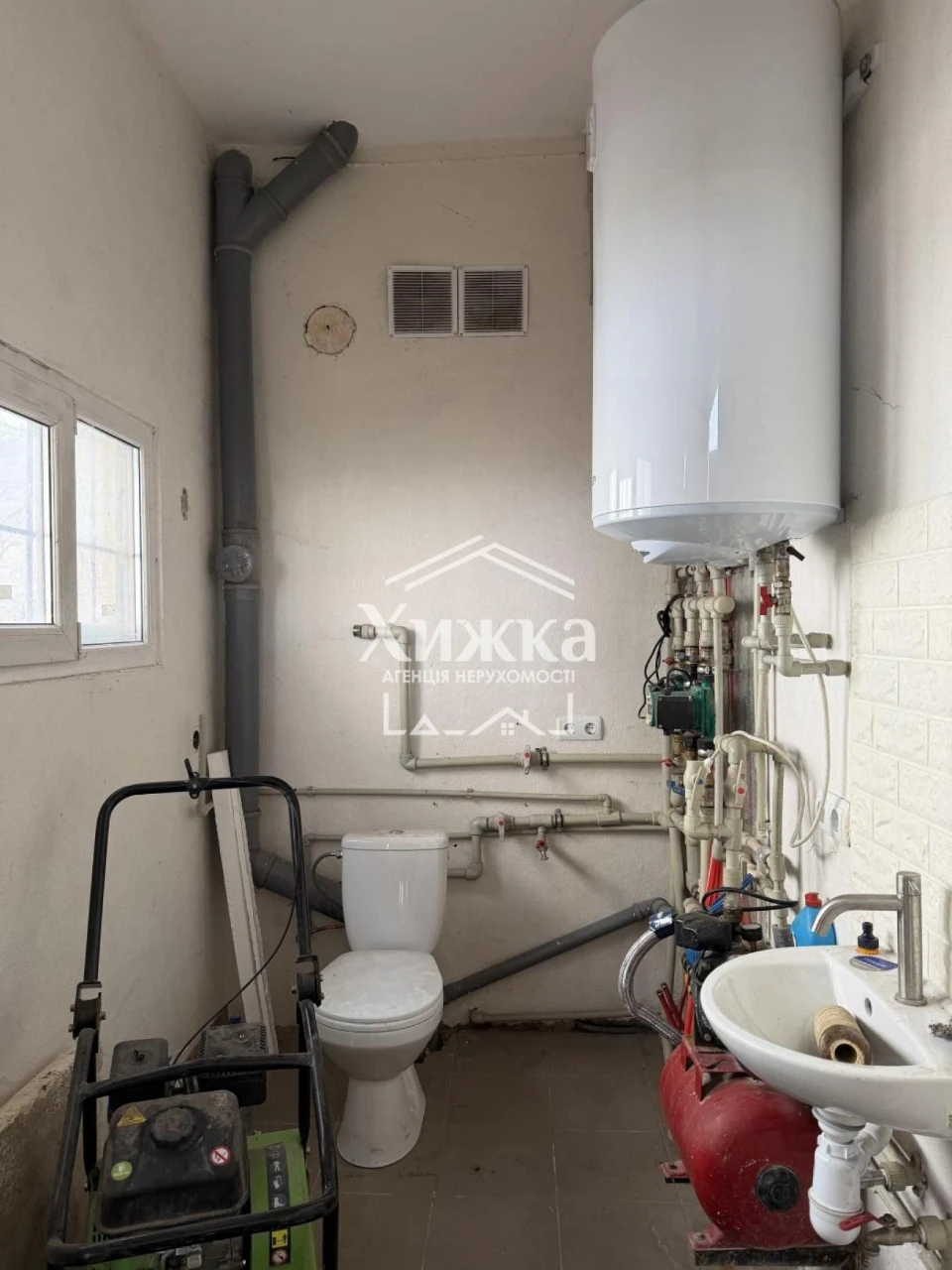 сучасна комерційна будівля 205 м² у центрі с. Рокосово з мож
