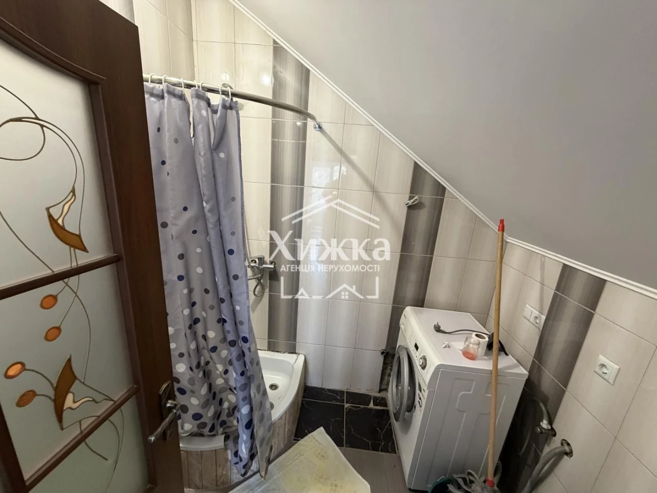 сучасна комерційна будівля 205 м² у центрі с. Рокосово з мож