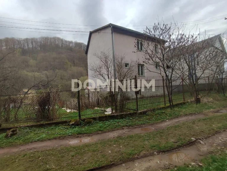 Продається будинок по вул. Зарічна