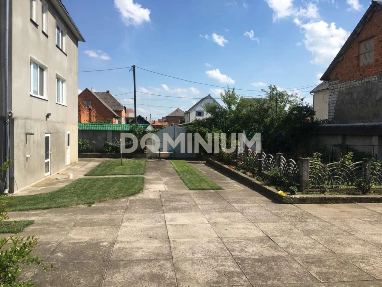 Продається  будинок у місті Хуст!