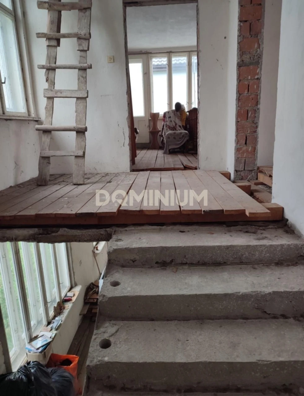 Продається 3-х поверховий будинок