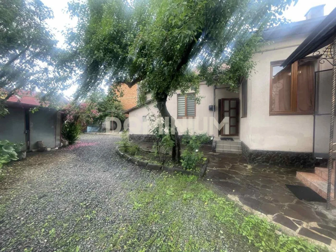 Продається будинок в центрі міста Хуст