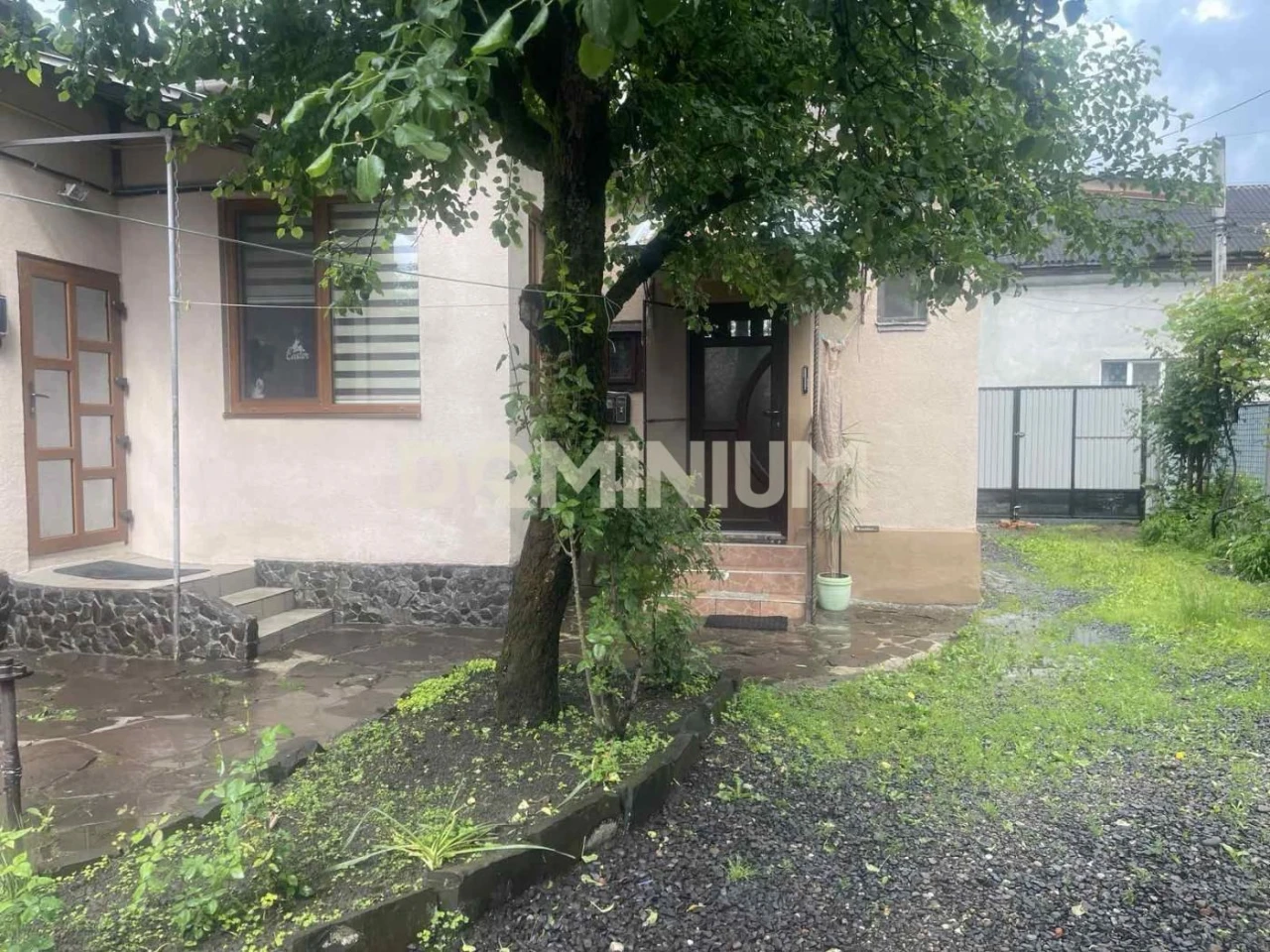 Продається будинок в центрі міста Хуст