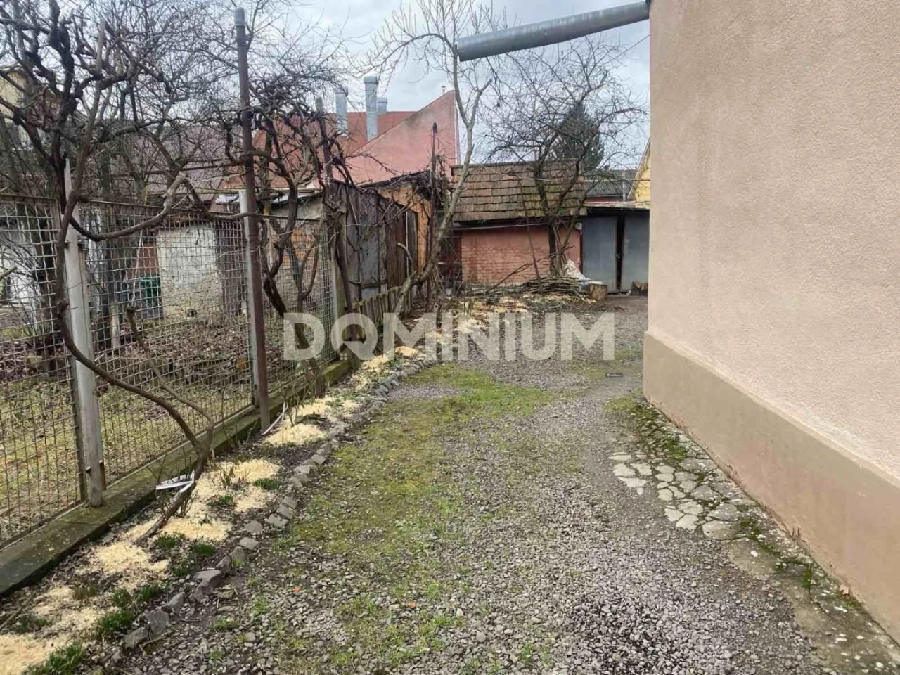Продається будинок в центрі міста Хуст