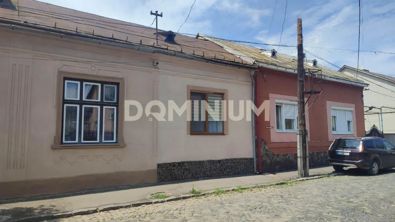 Продається будинок в центрі міста Хуст