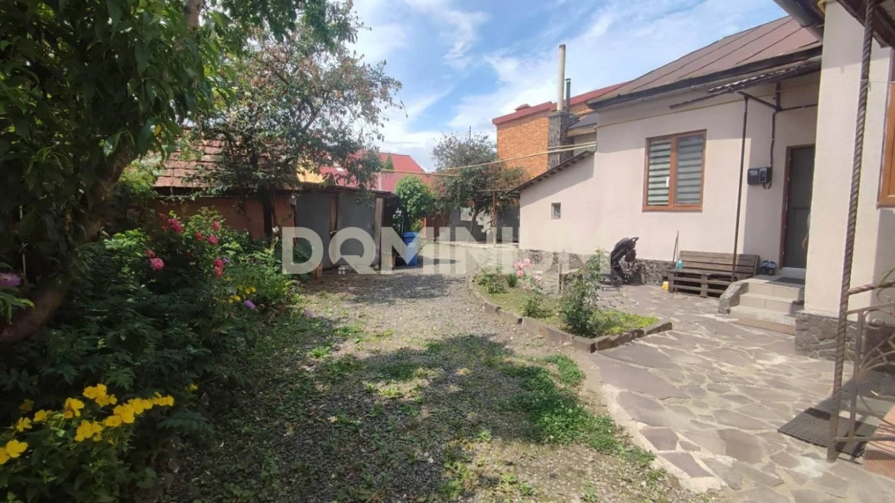 Продається будинок в центрі міста Хуст