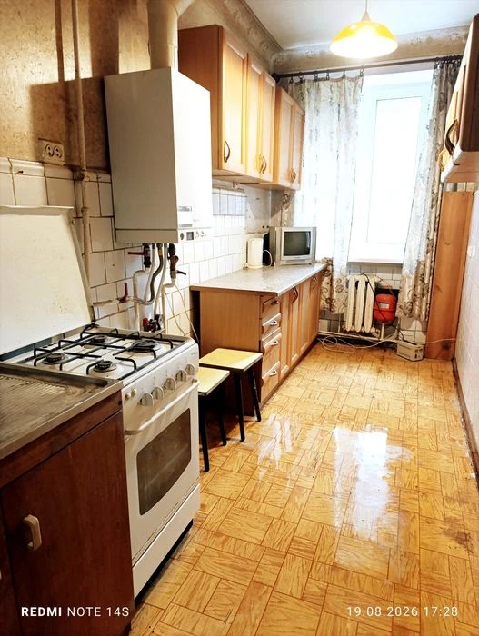 Real 3-room apartment in a brick house with autonomous heating