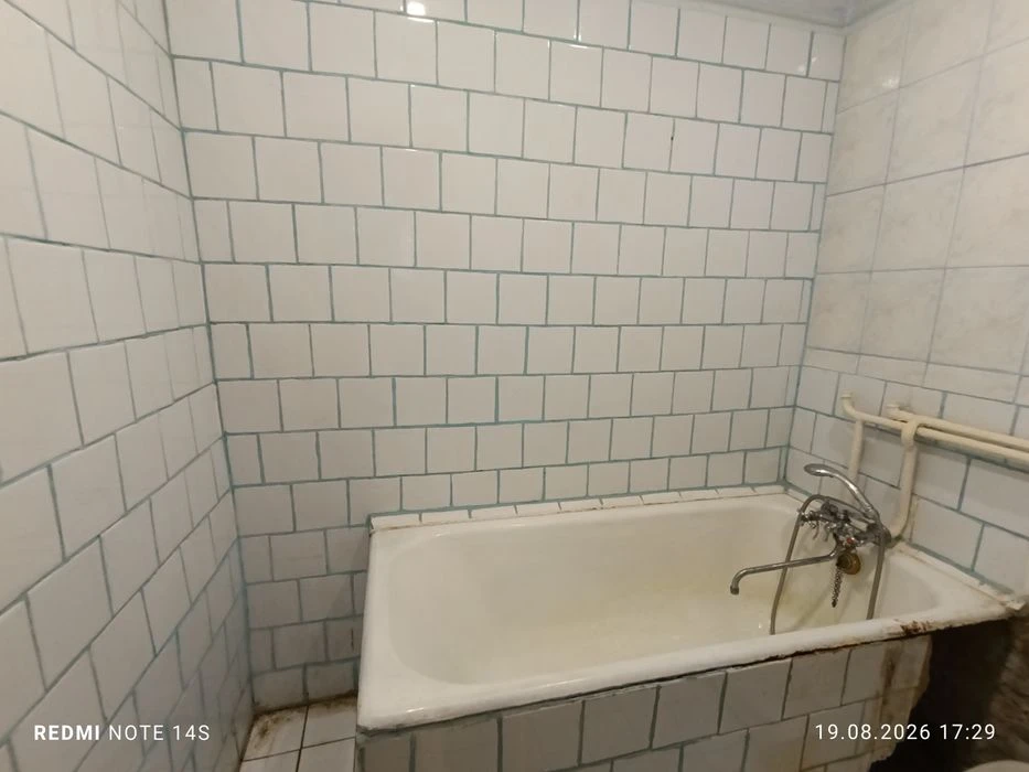 Real 3-room apartment in a brick house with autonomous heating