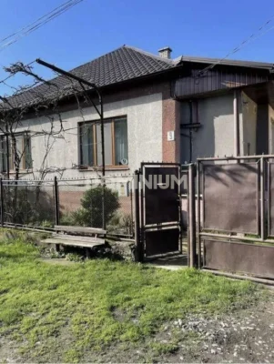 Продається   будинок в м.Хуст