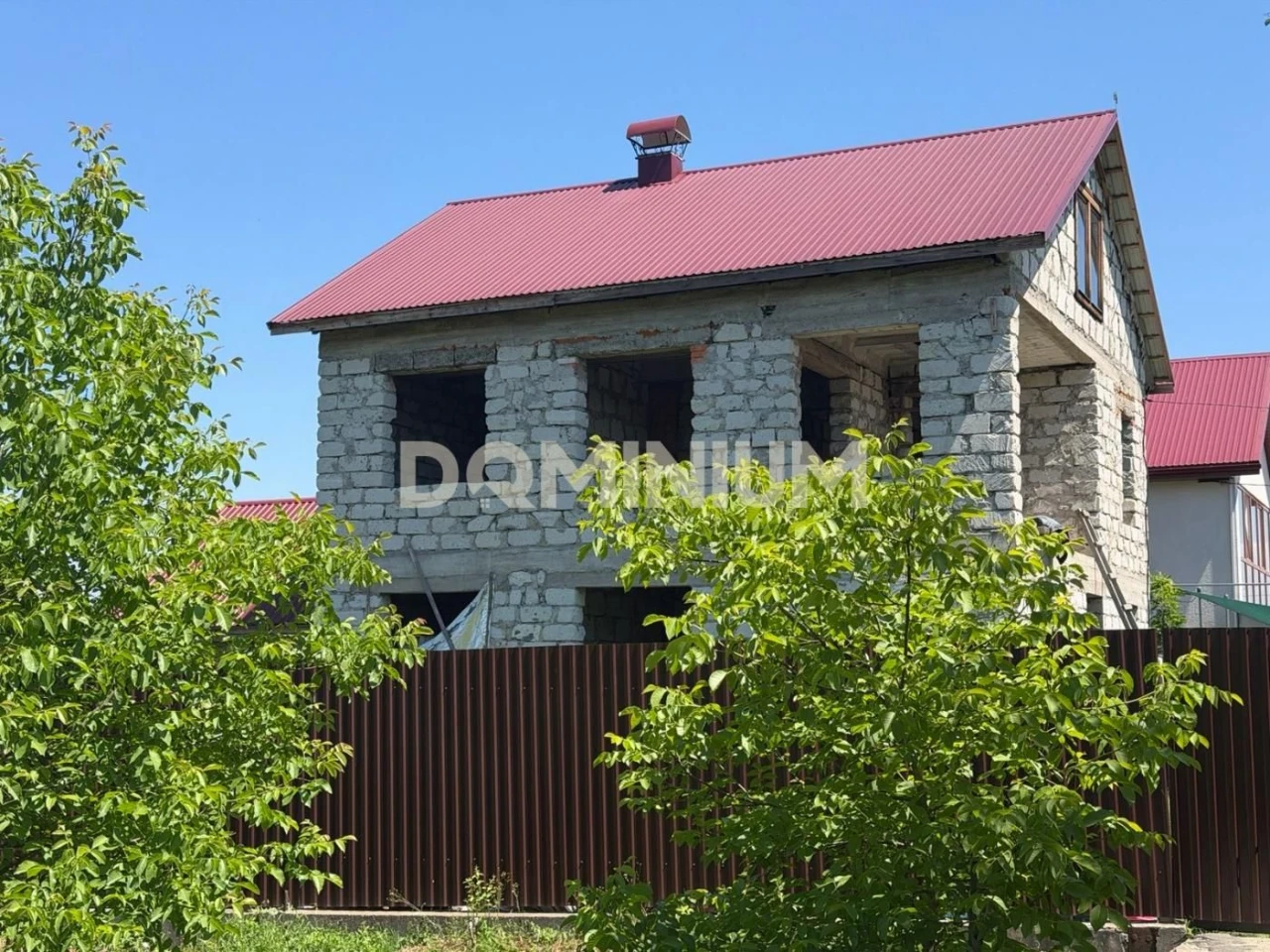 Просторий будинок у Хусті з якісним будівництвом та зручною