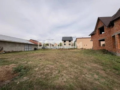 Продається будинок разом з складом в місті Хуст Закарпатська