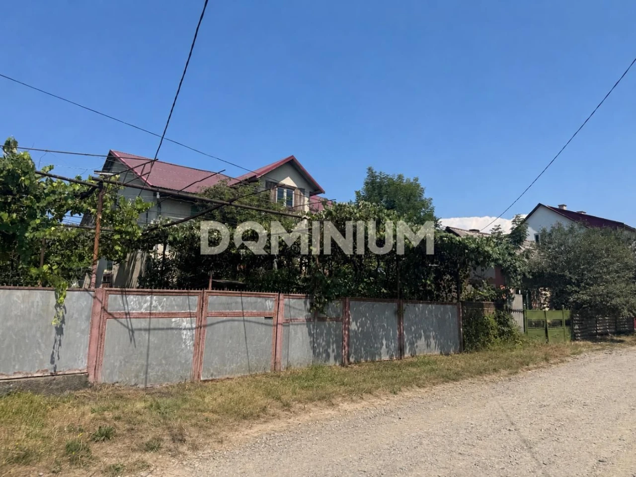 Продається будинок  в м. Хуст .Cертифікат