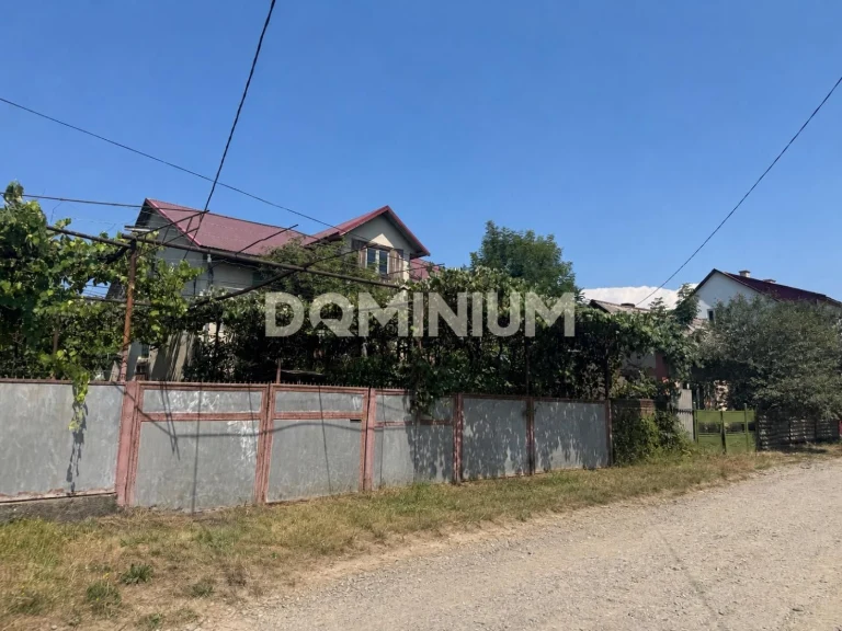 Продається будинок  в м. Хуст .Cертифікат
