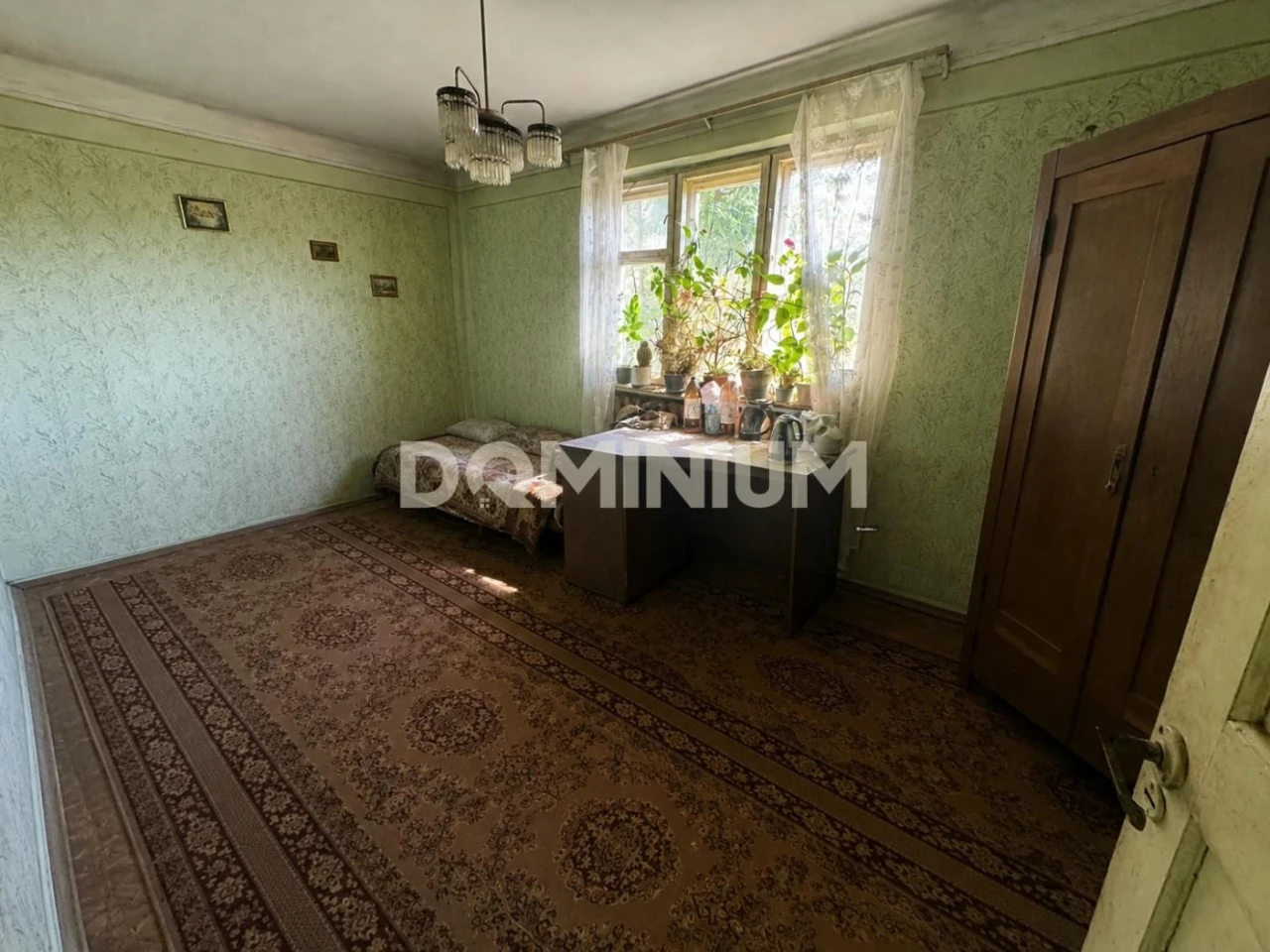 Продається будинок  в м. Хуст .Cертифікат