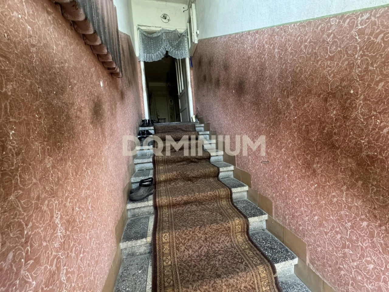 Продається будинок  в м. Хуст .Cертифікат