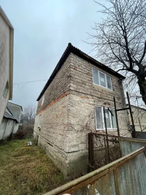 Продається двоповерховий будинок