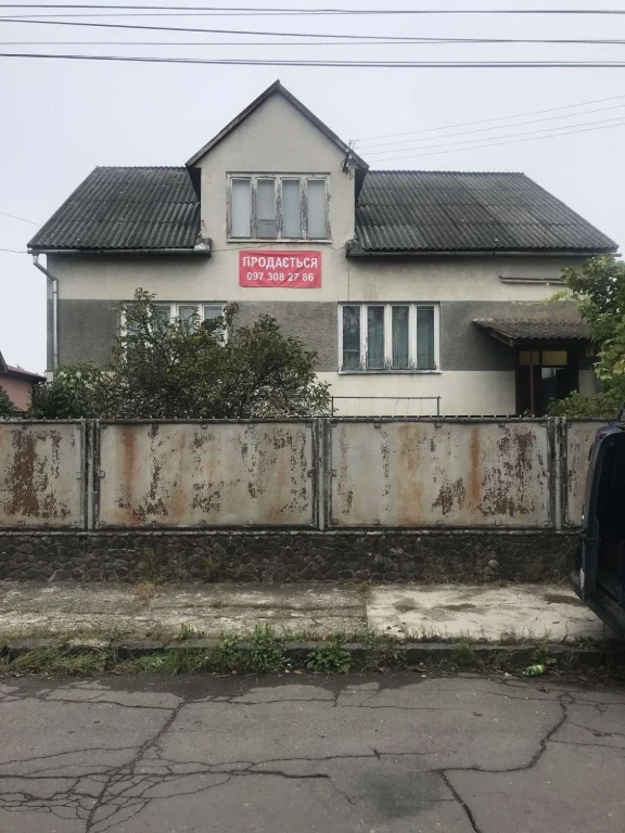 Продаж будинку неподалік центра міста / Будинок з хорошою ло