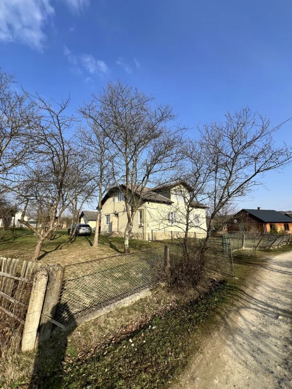 Продаю будинок, особняк, з земельною ділянкою в м. Болехів,