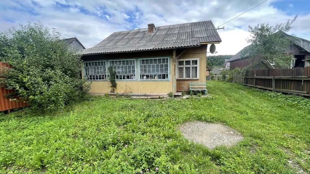 Продається деревяний будинок .Гори.Річка .Скелі Довбуша